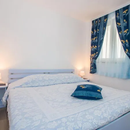 Appartement Rea With Pool