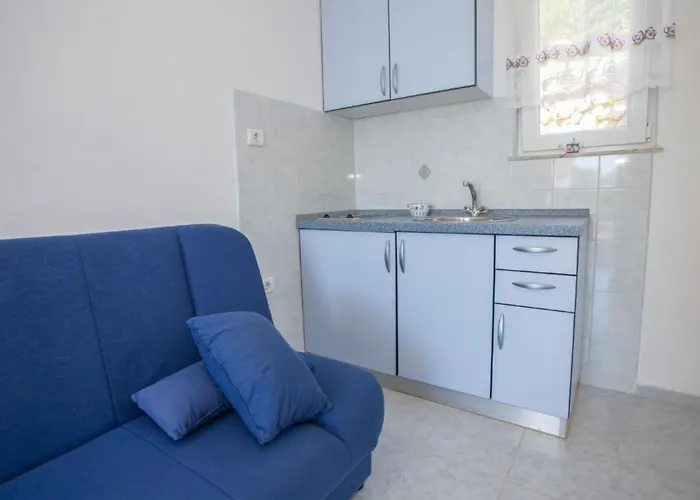 Apartment Rea With Pool